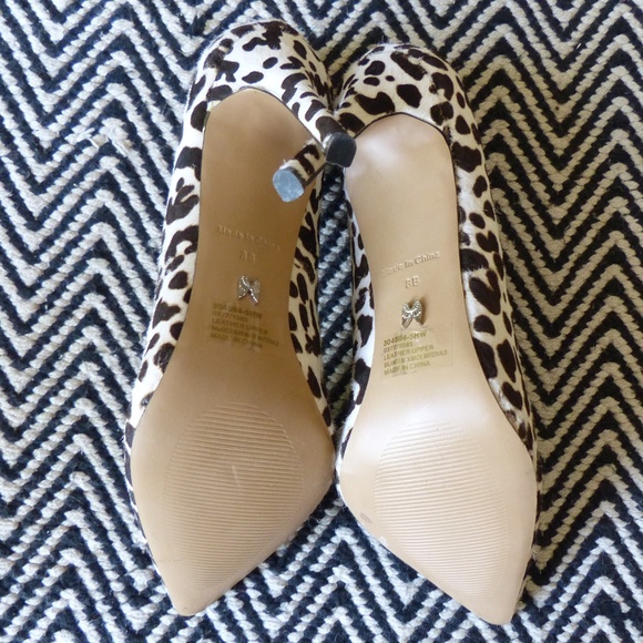 New VS Cheetah Heels - Picture 5 of 7